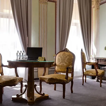 מלון Wit Stwosz 3*